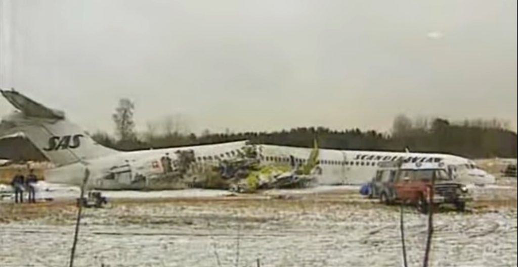SAS-flyet brækkede over i tre stykker